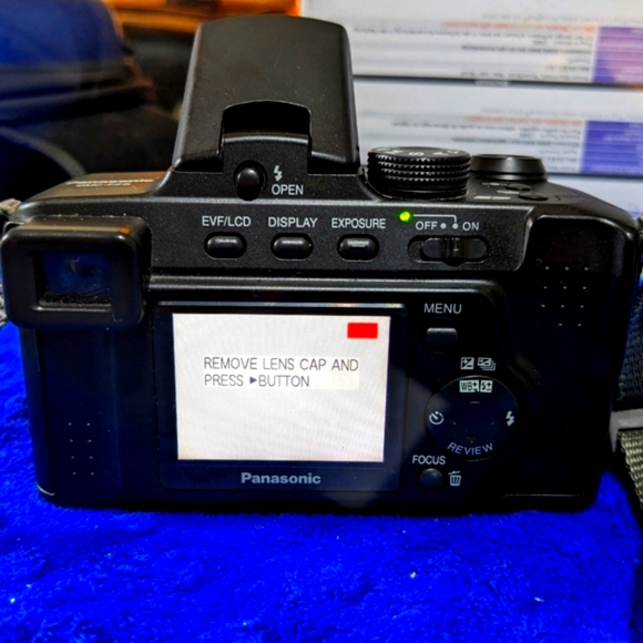 Panasonic LUMIX DMC-FZ5 Leica Lens Digital Camera | 5MP 12x Optical Zoom  BUNDLE - Picture 5 of 7